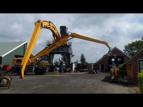 Liebherr LH60M limbo dancing with Liebherr LH120C