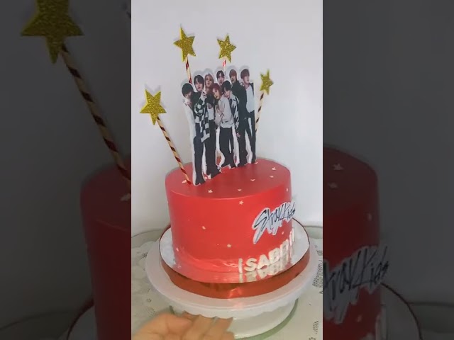 Vídeo relacionado con ZHENGGE Stray Kids Merch 5 estrellas decoraciones de fiesta incluyen pancartas de feliz cumpleaños, decoración para tartas, decoración para cupcakes, globos