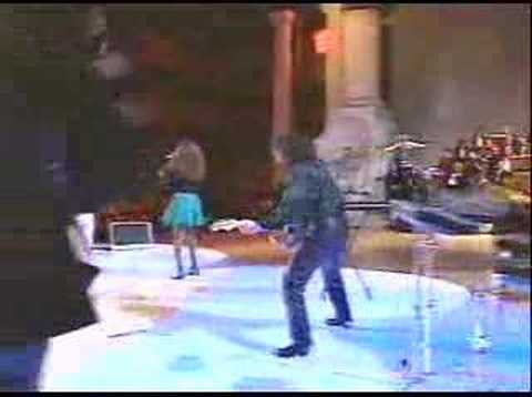 İzel Çeliköz, Reyhan Karaca & Can Uğurluer - İki Dakika [Turkey 1991]