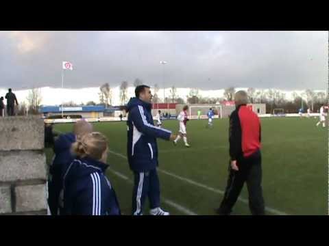 EMMEN B1 - AJAX B2 Tijdens meningsverschil scoort EMMEN