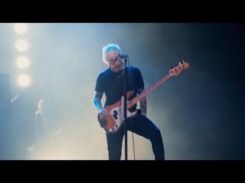 Video thumbnail for STUCK IN THE MIDDLE (LIVE FROM THE MGM MUSIC HALL AT FENWAY PARK)