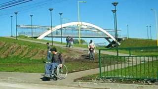 preview picture of video 'Pasarela peatonal 1 de 6 (Rotonda entrada de Puerto Montt).'