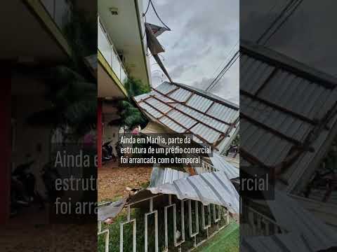 Telha de edifício cai e atravessa carro após tempestade de poeira em Marília, São Paulo; vídeo