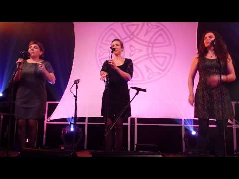 Fest-Noz Cachan 2015 - Annie Ebrel, Nolùen Le Buhé et Marthe Vassallo - Fisel