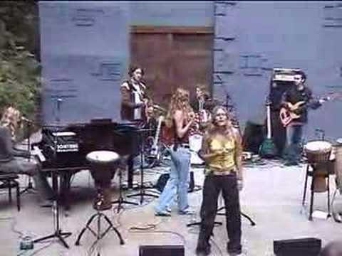 Treble - Leave me alone - Live @ Openluchttheater Valkenburg