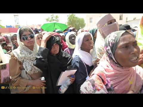 رئيس الوزراء يتفقد المركز الرئيس لإستخراج الشهادة السودانية