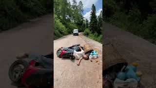 Download lagu Pengemudi tersebut mengalami kecelakaan dan mobilnya terbalik di jalan yang sepi, tetapi diselamatkan oleh orang-orang yang lewat! #penyelamatan mp3 Download lagu Pengemudi tersebut mengalami kecelakaan dan mobilnya terbalik di jalan yang sepi, tetapi diselamatkan oleh orang-orang yang lewat! #penyelamatan mp3