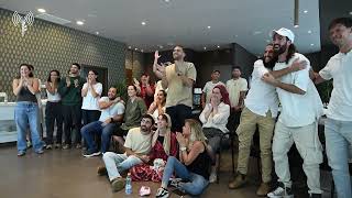 משפחותיהם של אביתר דוד ואבינתן אור צופים בהתרגשות ברגעי המעבר של יקיריהם (חדשות ערוץ 7) - התמונה מוצגת ישירות מתוך אתר האינטרנט יוטיוב. זכויות היוצרים בתמונה שייכות ליוצרה. קישור קרדיט למקור התוכן נמצא בתוך דף הסרטון משפחותיהם של אביתר דוד ואבינתן אור צופים בהתרגשות ברגעי המעבר של יקיריהם (חדשות ערוץ 7) - התמונה מוצגת ישירות מתוך אתר האינטרנט יוטיוב. זכויות היוצרים בתמונה שייכות ליוצרה. קישור קרדיט למקור התוכן נמצא בתוך דף הסרטון