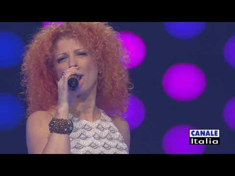 Rossella Ferrari e i Casanova "Lacrime d'eroi" | Cantando Ballando (HD)