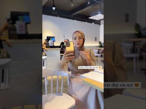 Cantik Wanna Ali Pakai Tudung...