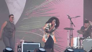 Lianne La Havas (Nile Rodgers on the stage) - Never Get Enough - Flow Festival - Helsinki - 14.08.15