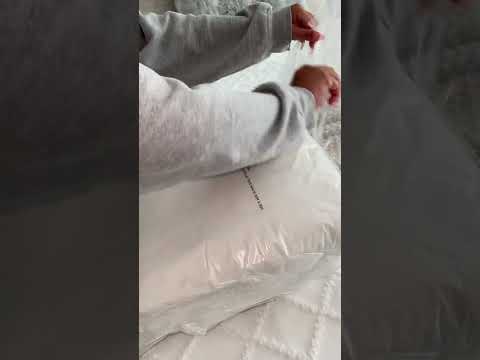 Lightweight Down Alternative Comforter