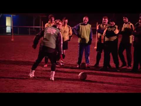 Elfmeterschießen mal anders - "Hans Sarpei - Das T steht für Coach"