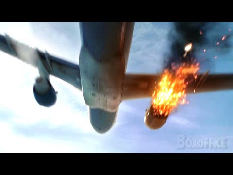 They have 30 seconds to avoid the crash | Escape Room | CLIP