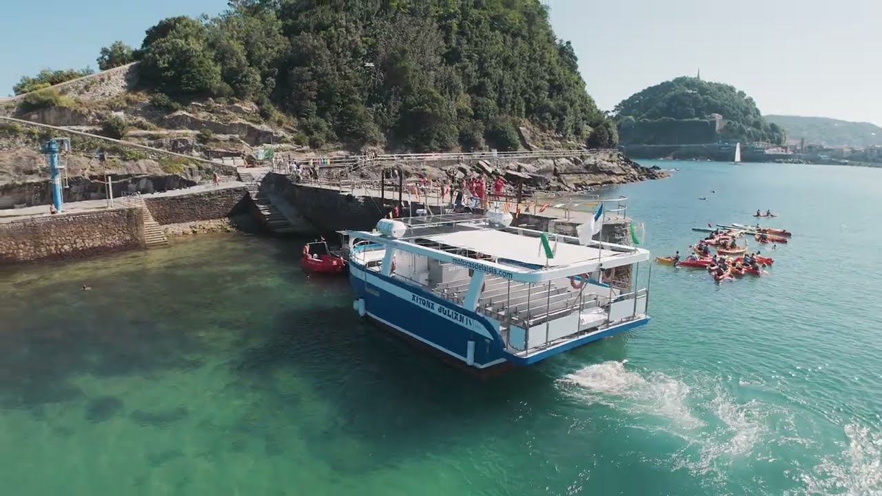 Bisitatu uhartea itsasontzian