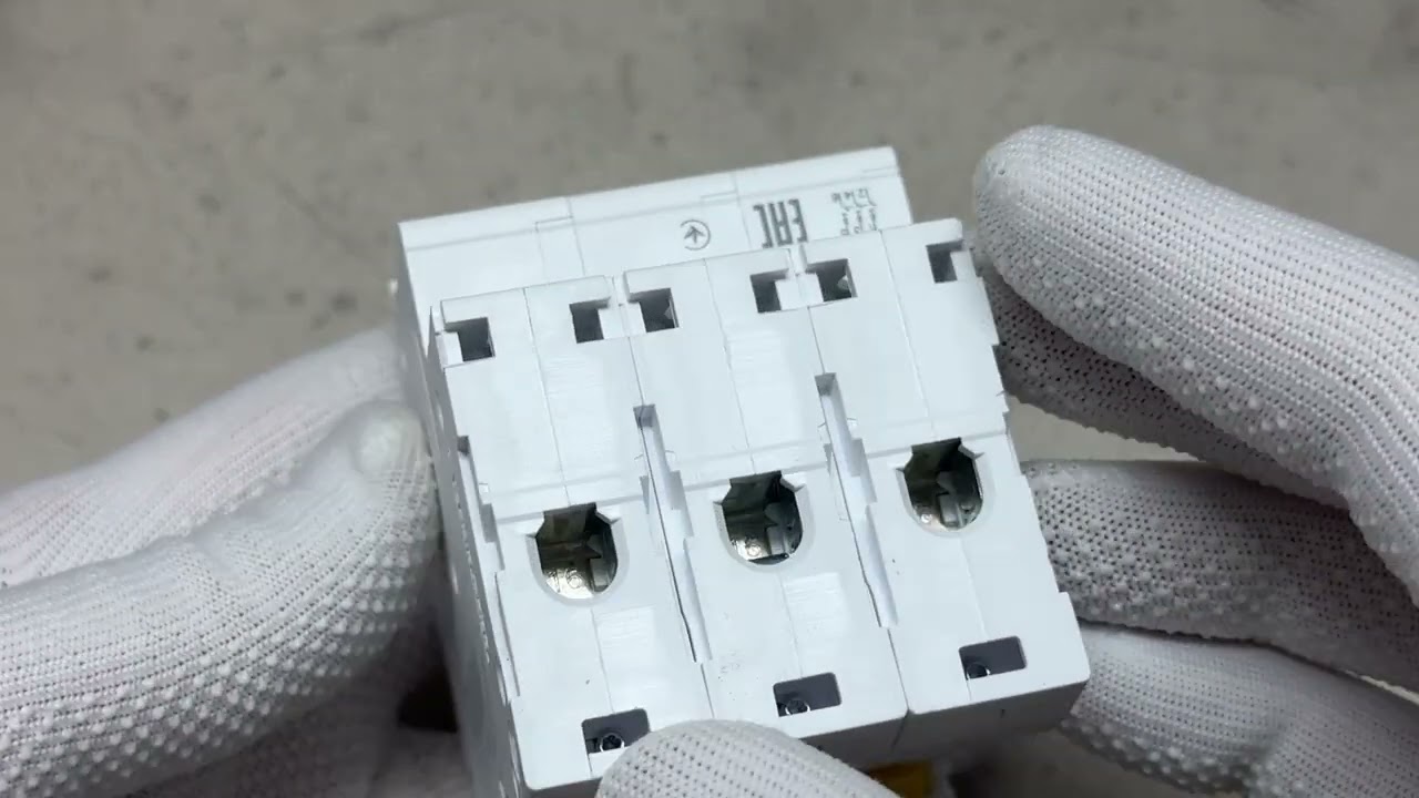 Автоматический выключатель 3P 16А С Resi9 Schneider Electric R9F12316