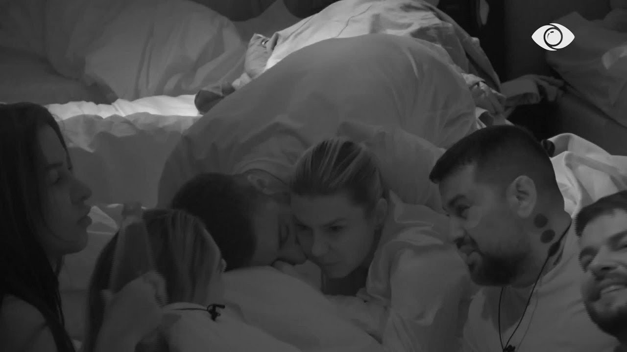 Natë ‘e nxehtë’ për Meritonin! Pas Ilnisës mbulon në puthje Riken