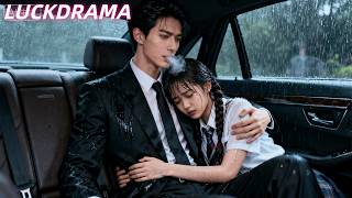 Een meisje van 18 belt per ongeluk de koele CEO; hij betaalt 10 miljoen en verwent haar elke nacht.