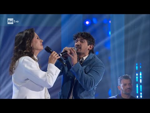 Pierdavide Carone e Gigliola Cinquetti cantano "La sera dei miracoli" - Ora o mai più 25/01/2025
