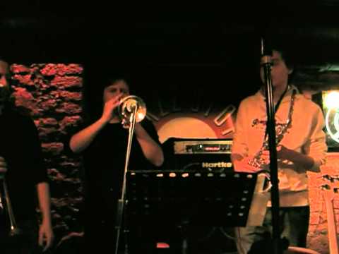 Emre Türkmen Project Feat. Onur Güntav - Just The Two Of Us @ Jazz Stop Beyoğlu 16.02.2010
