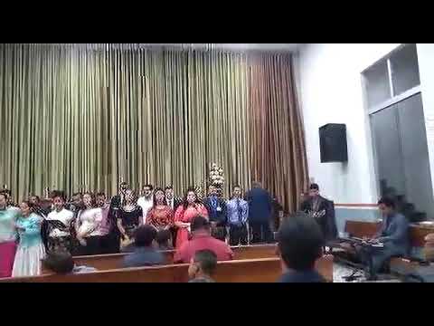 Mocidade de Montes Claros louvando Maranata