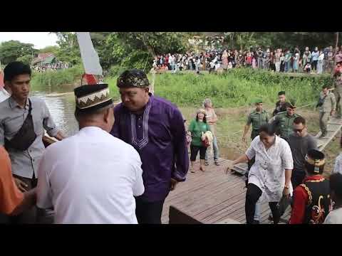 karnaval budaya etnik nusantara kendaraan sungai hias (sampa