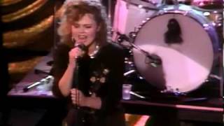 Go-Go&#39;s - This Town (Totally Go-Go&#39;s Live &#39;81)