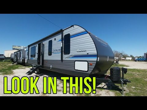 Check out this cool RV interior! Catalina 303RKDS