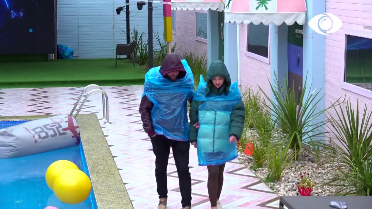 Nis sfida e xhirove rreth pishinës, banorët veshin qeset dhe dalin