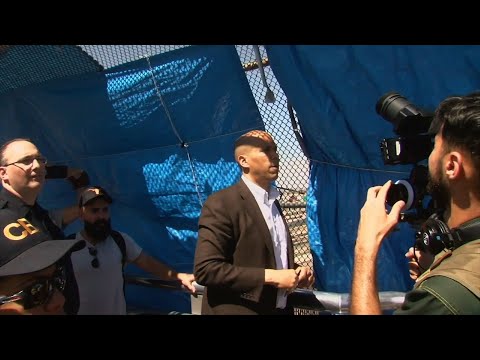Senator and Democratic presidential candidate Cory Booker crossed back over the U.S. southern border on Wednesday, traveling to Ciudad Juarez, Mexico, to meet with migrants attempting to seek asylum in the United States. (July 4)