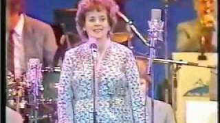 Jo Ann Greer sings S'Wonderful - Les Brown 1983.flv