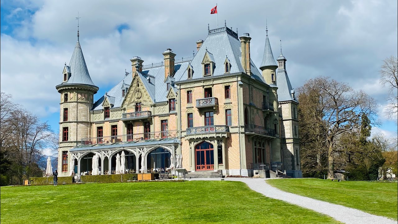 Experience a walking tour around the majestic Schadau Castle.