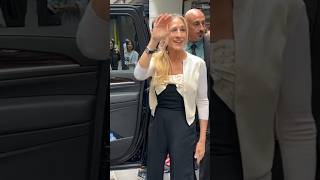 Download lagu Sarah Jessica Parker apologizes for having to rush to work! #sjp #satc #fashion #style #trending mp3