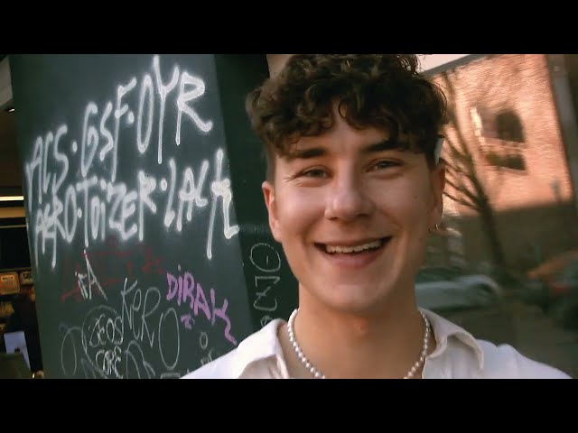 Clouds von Bunt & Nate Traveller ((jetzt ansehen))