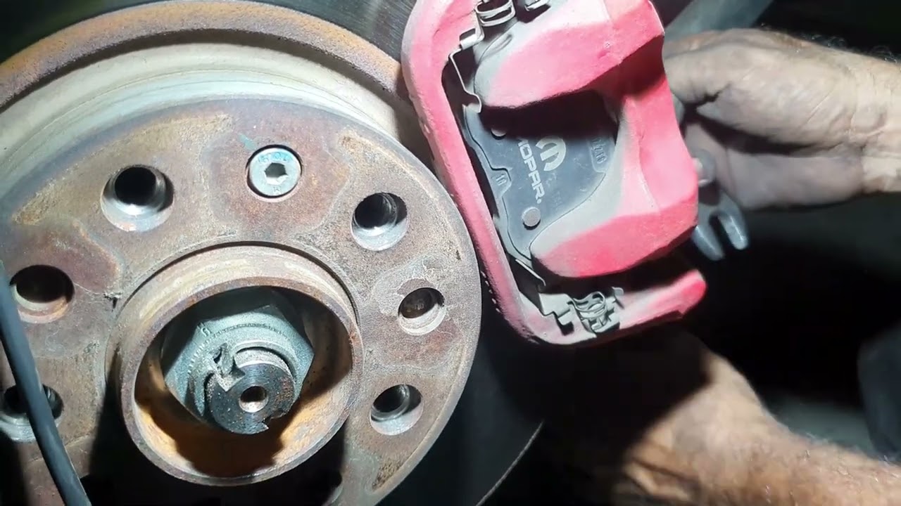 Watch Now COMPASS E RENEGADE: TROCA DE PASTILHAS TRASEIRAS COM FREIO DE ACIONAMENTO ELÉTRICO! COMPASS E RENEGADE: TROCA DE PASTILHAS TRASEIRAS COM FREIO DE ACIONAMENTO ELÉTRICO!