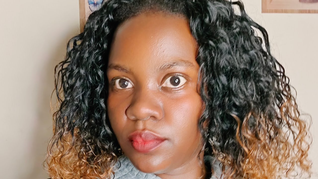omukazi muweweta ko bwoti nga  mwekamala okwezina muti