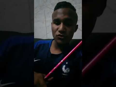 MC r13 na palinha fumando um narga