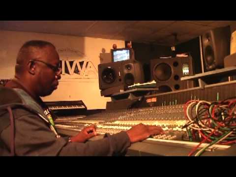 Mad Professor mixando A Barquinha de Noé - NOS QUINTAIS DO MUNDO.mpg