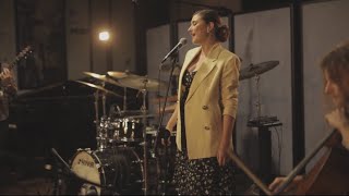 Elena Pervoz  - Le ciel dans une chambre Il cielo in una stanza (Carla Bruni - Mina cover)