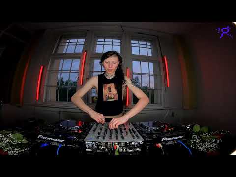 PATTERN: Selection 88 - Skin Contact Showcase -  Gia  -  7 PM