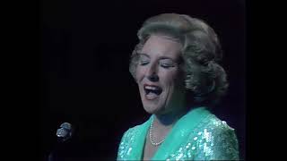 Vera Lynn: London Medley (1975 Royal Variety Performance)