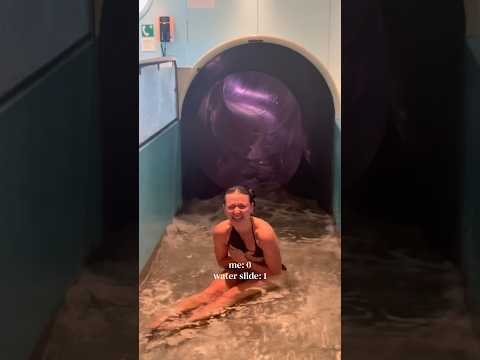 This escalated way too fast 💦😂#FunnyVideos #Fails #WaterParkFun #ViralVideo #Trending