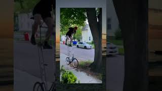 Download lagu #arjuna beta#orang laki laki dewasa jatuh dari sepeda tertinggi di dunia#😳#shorts mp3