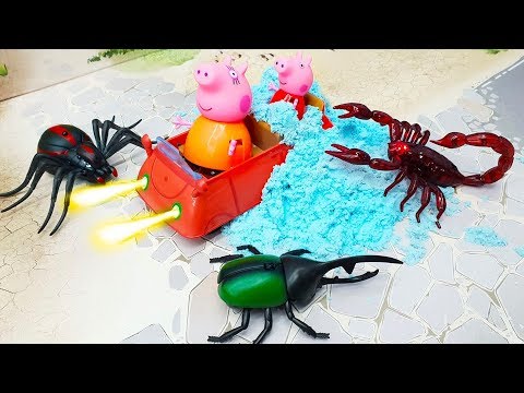 Видео для детей с игрушками Робокар Полли Пеппа - Жуки атакуют семью свинок! Мультики про машинки.