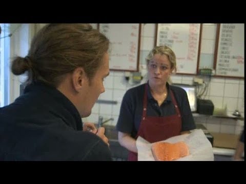 Hemhjälpen tillagar ugnsbakad fisk - TV4