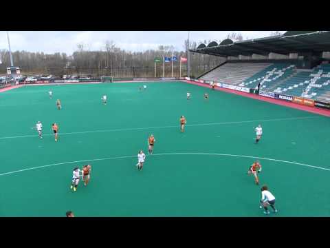 Manouk Bakker HC Rotterdam MB1 scoort tegen OZ MB1 maart 2014