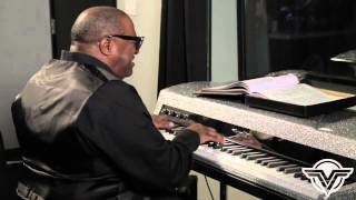 Artist Series: Ellis Hall playing a Vintage Vibe 73 Deluxe Model Piano