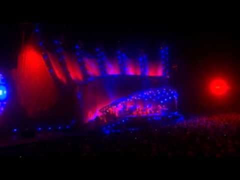 Genesis - Mama (from When in Rome 2007 DVD)