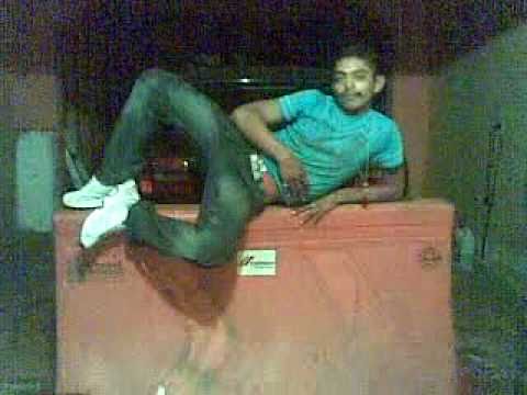 lady gaga se roba una barrera de contencion