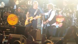 Paul Weller and Roger Daltrey perform 'Substitute'